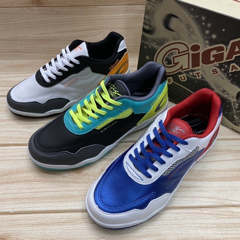 GiGa  FG420 รองเท้าฟุตซอล (33-44) สีขาว/ดำ/น้ำเงิน