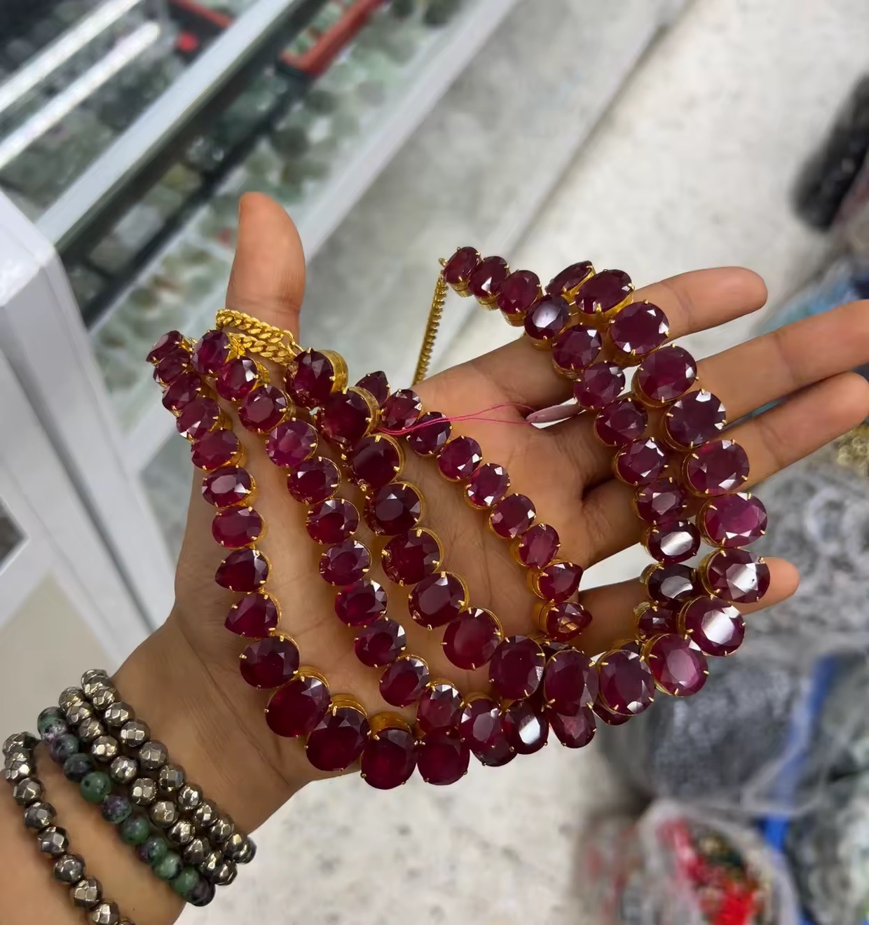 สร้อยคอทับทิมโมซัมบิก  แบบเจียระไน เหลี่ยม ตัวเรือน ทองไมครอน ความยาว 10.5นิ้ว