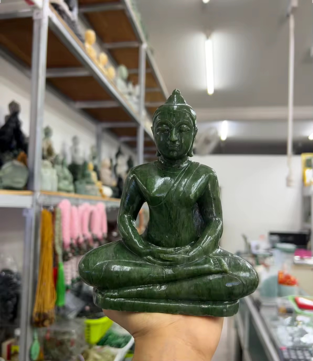 แกะสลักพระแก้วเศียรโล้น หยกแคนาดา หน้าตัก5นิ้ว พร้อมฐานหินขาวพม่า