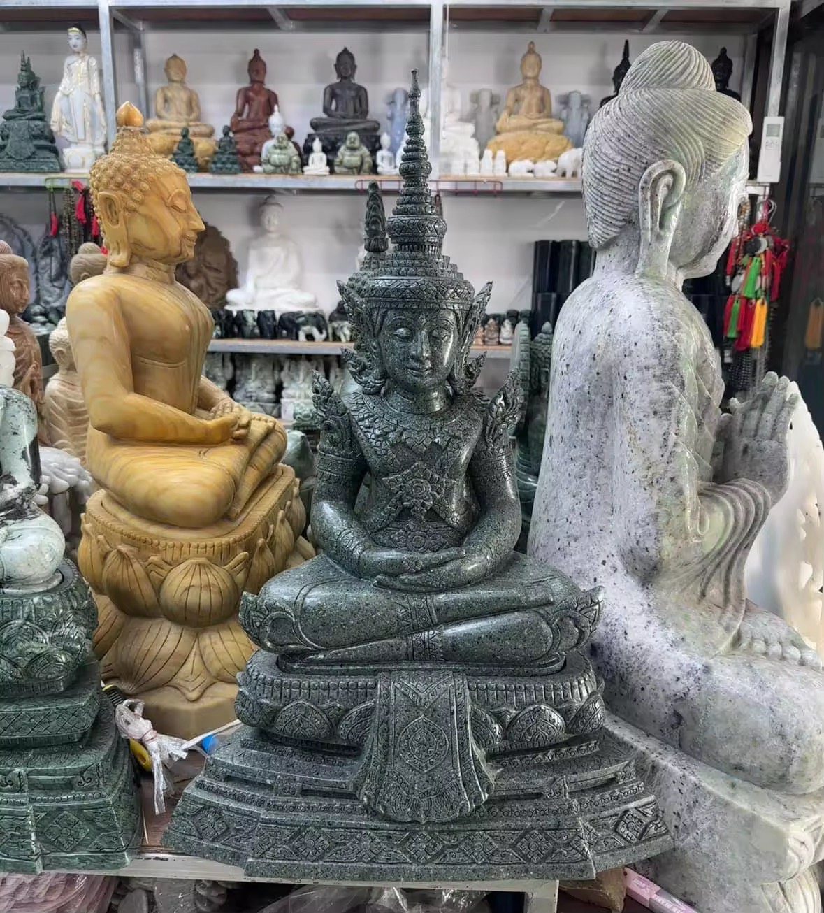 พระแก้วมรกต ทรงเครื่อง หน้าตัก12นิ้ว หินน้ำโขง พร้อมฐานสูง