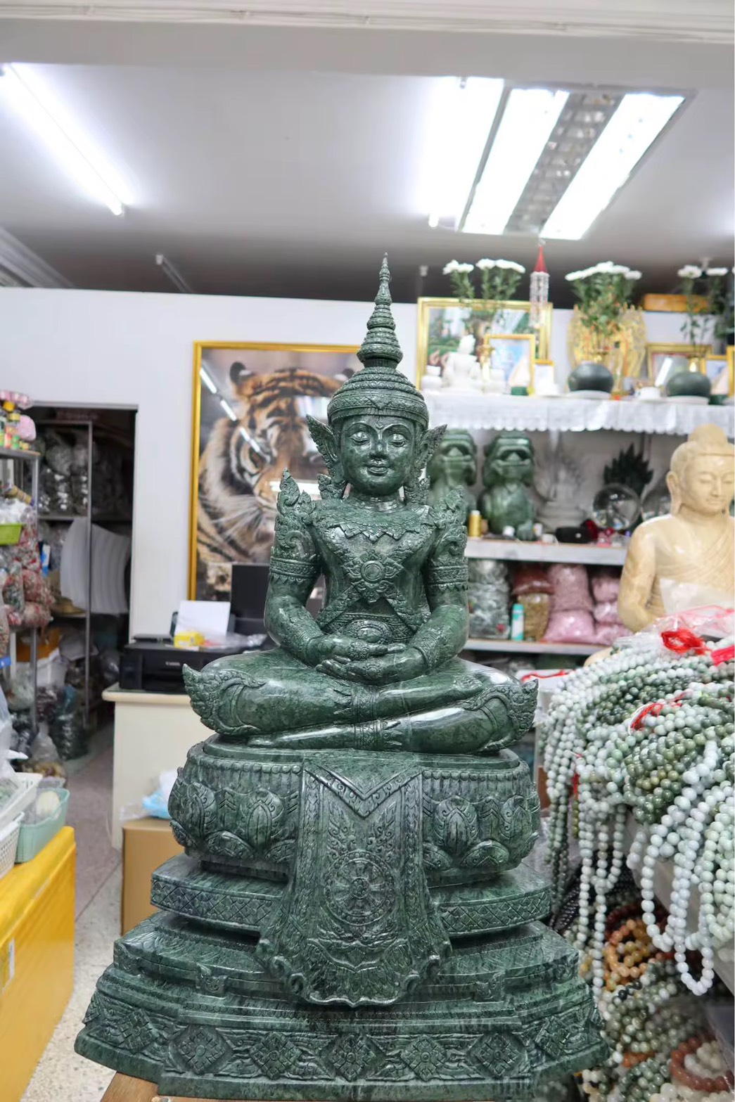 พระแก้วมรกต ทรงเครื่อง หน้าตัก 12นิ้ว พร้อมฐานสูง หินอินเดีย