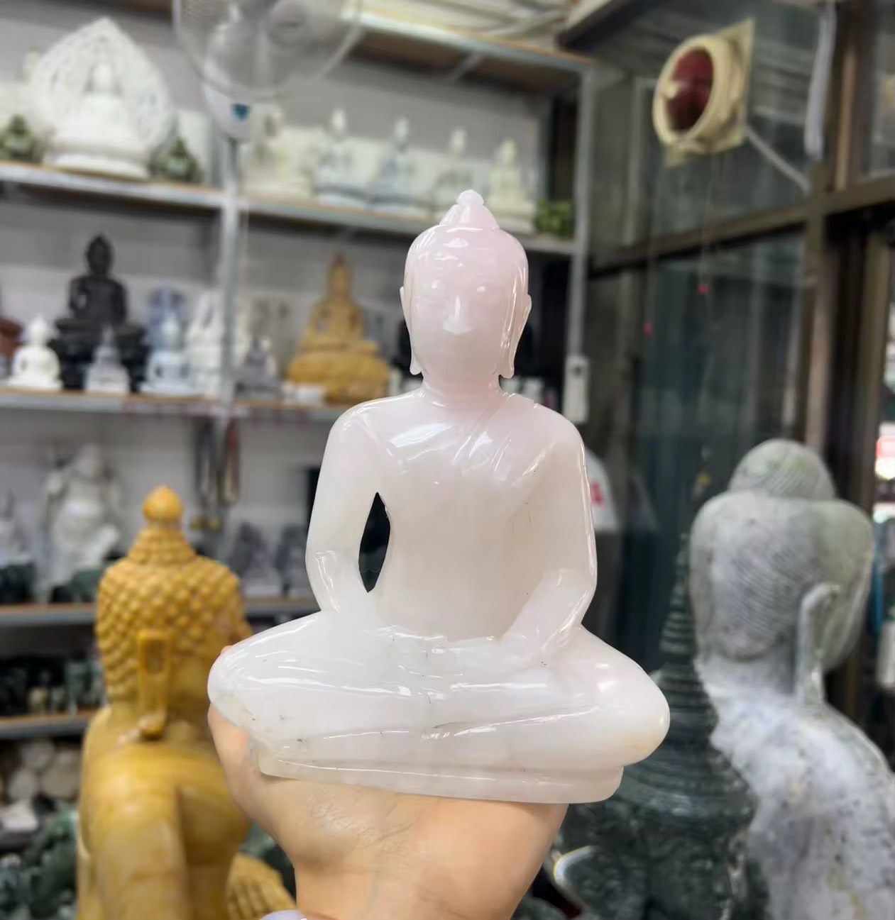 พระแก้วเศียรโล้น หินโรสควอตซ์ หน้าตัก5นิ้ว พร้อมฐานหินดำพม่า ความสูง รวมฐาน 9นิ้ว