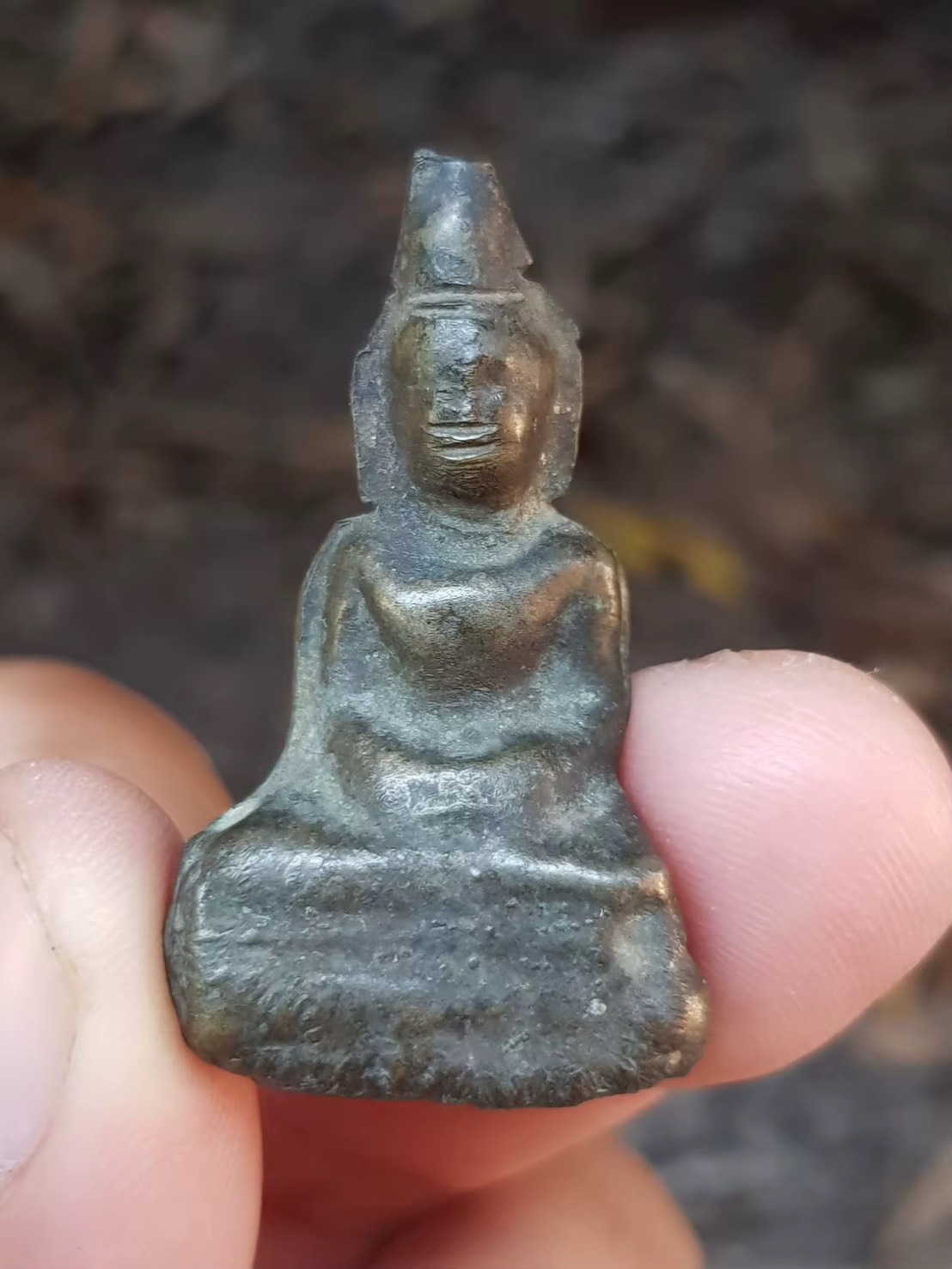 รูปหล่อพระพุทธ เนื้อโลหะสัมฤทธิ์ สภาพเก่า (ไม่ทราบที่)