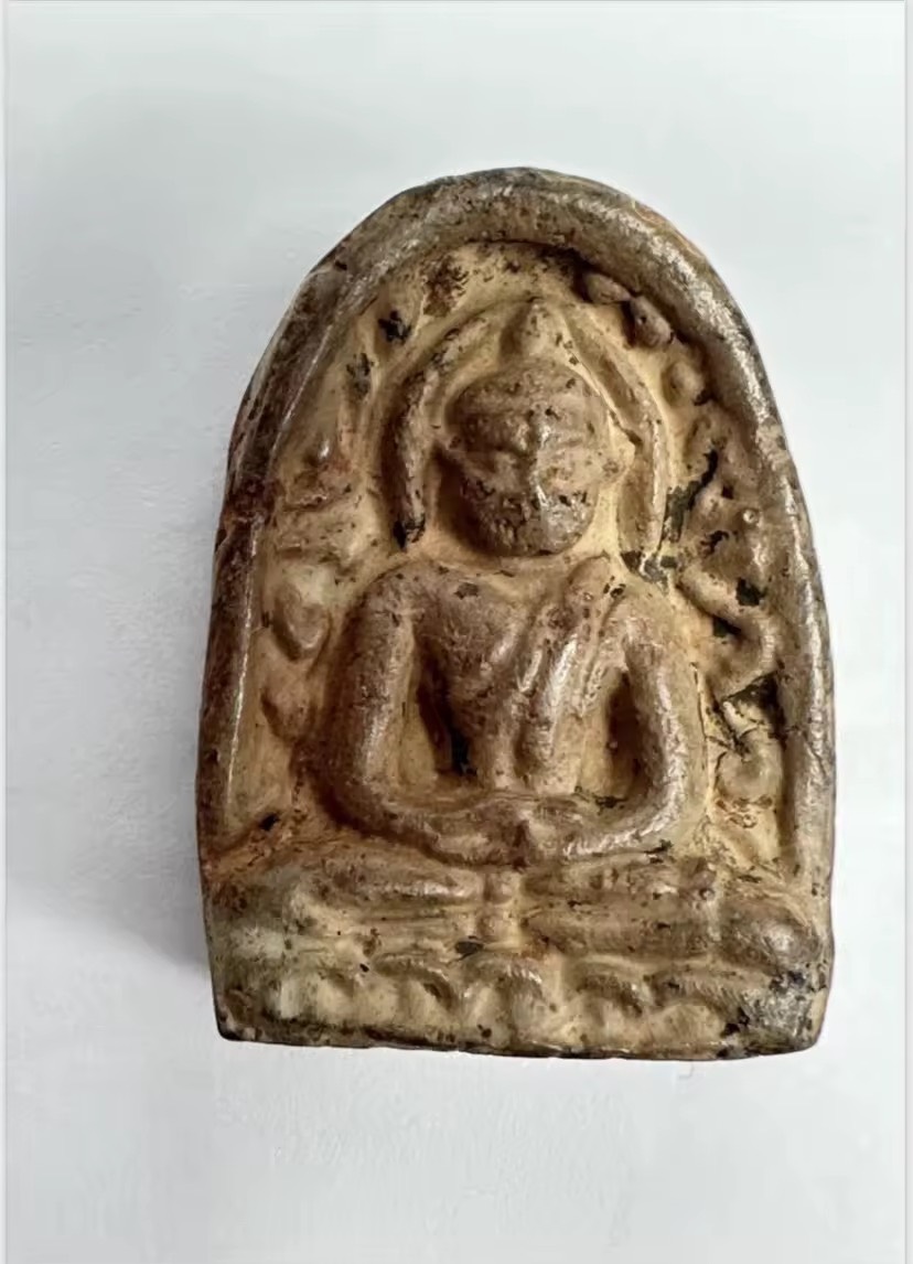 พระซุ้มกอ  กรุวัดพิกุล พิมพ์ใหญ่หน้ายักษ์  ลายกนก (ชลบุรี) สวยแท้ดูง่ายครับ