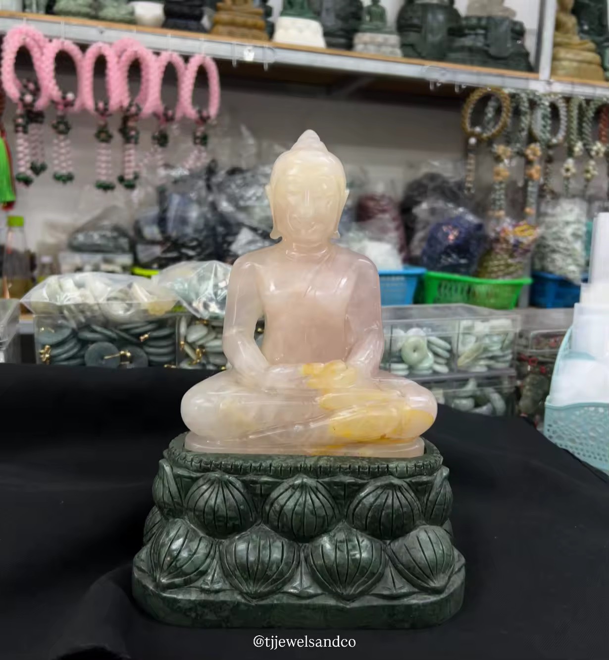 แกะสลักพระแก้วเศียรโล้น หินโรสควอตซ์ หน้าตัก 5นิ้ว  พร้อมฐาน หินเขียวอินเดีย ความสูงรวมฐาน9นิ้ว