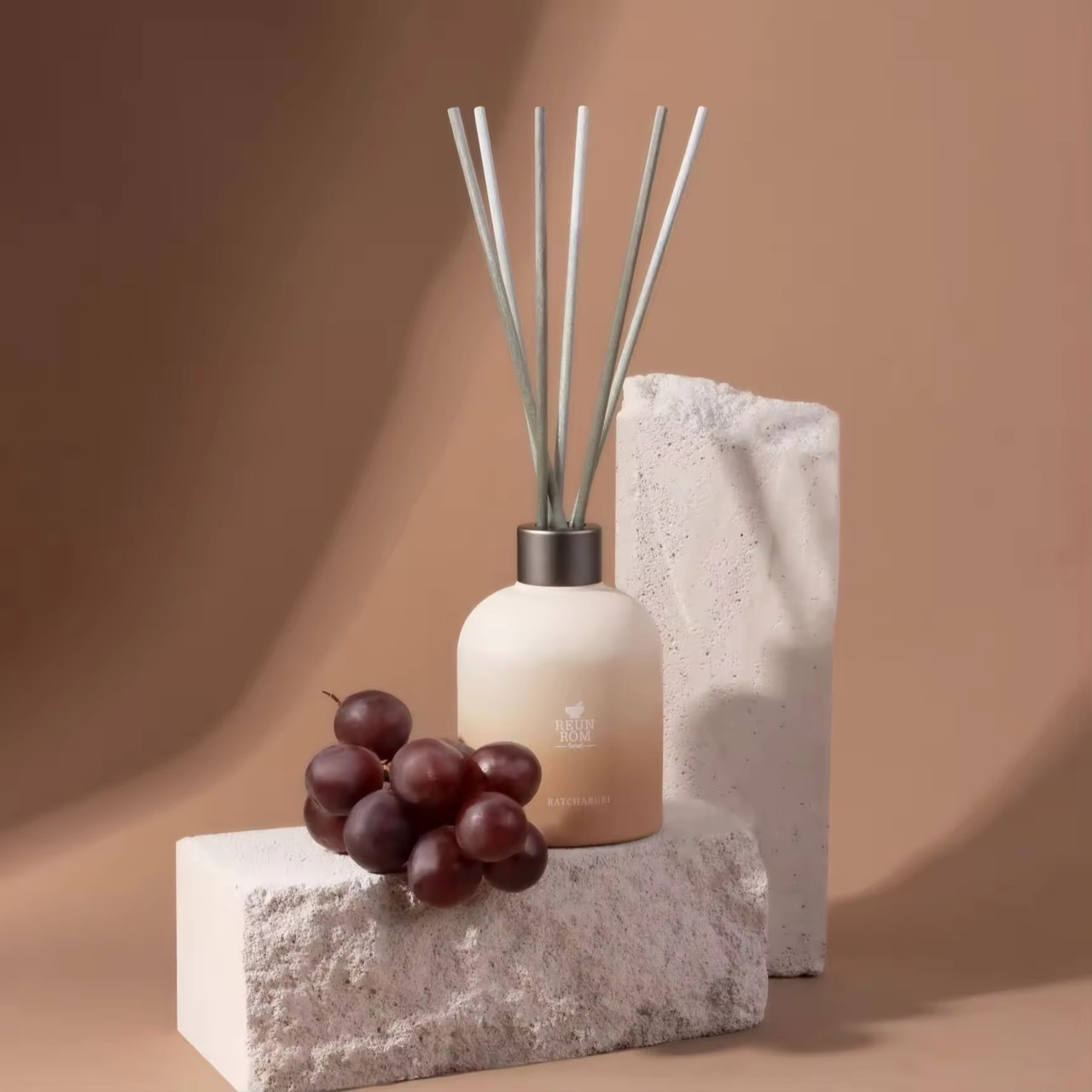 Reunrom รูมดิฟฟิวเซอร์ 200ml รื่นรมย์ กลิ่นราชบุรี ก้านไม้หอม diffuser